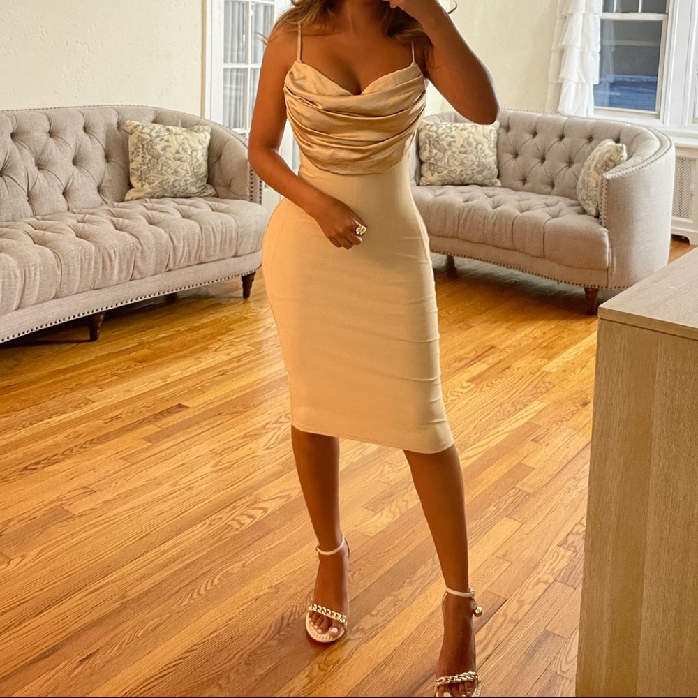 Gorgeous champagne midi dress 😍